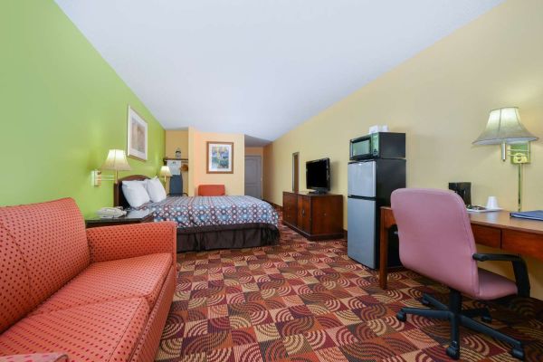 Hotel SUPER 8 BY WYNDHAM LAKE OF THE OZARKS (Eldon)